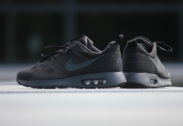 Air max tavas triple black top