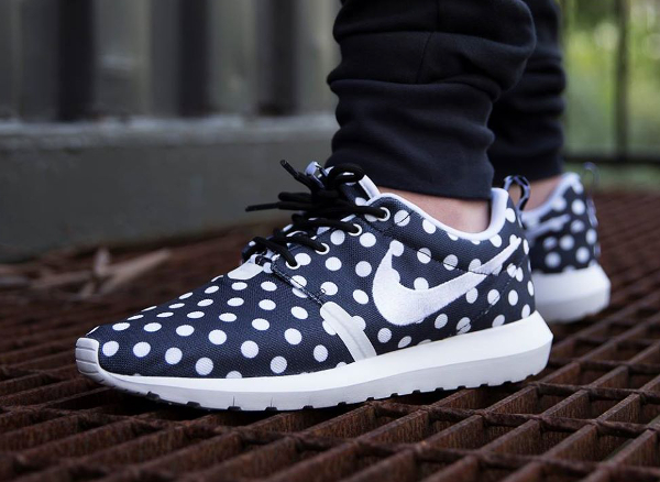 nike roshe run femme a pois