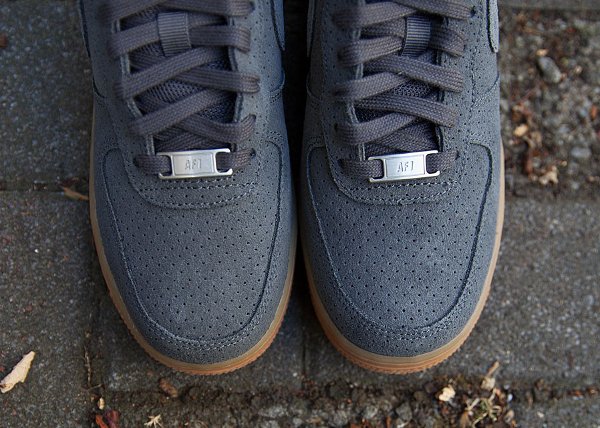 Nike Wmns Air Force 1 Low 07 Suede Dark Grey (2)