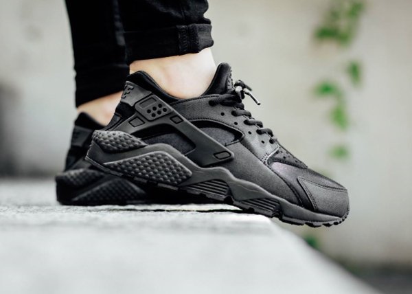 Nike Wmns Air Huarache Triple Black (1)