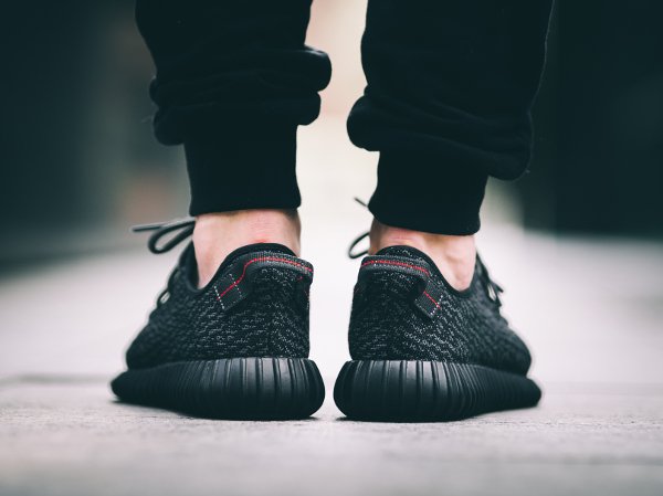 Adidas Yeezy Boost 350 Black par Kanye West (3)