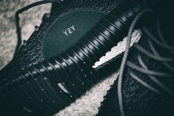 Adidas Yeezy Boost 350 Black par Kanye West (4)