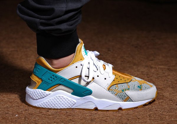 Nike Air Huarache Emerald Canyon Gold (1)