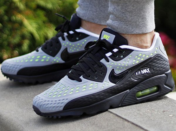 Nike Air Max 90 Ultra BR Neon aux pieds