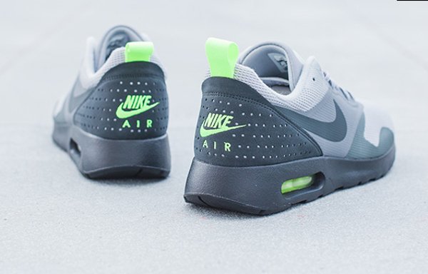 Nike Air Max Tavas Wolf Grey Anthracite 1 600x384