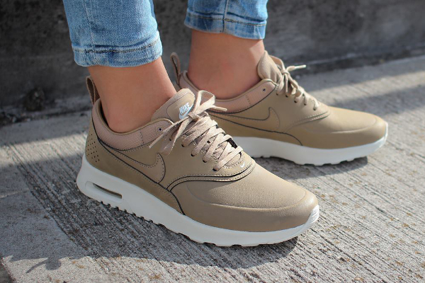 nike airmax thea beige