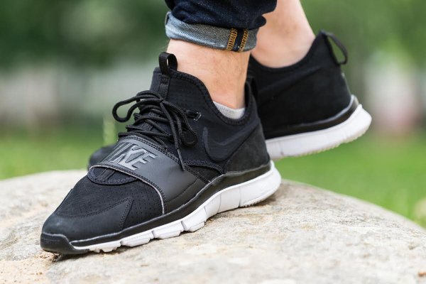 Nike Free Ace Leather Black White 2 600x400