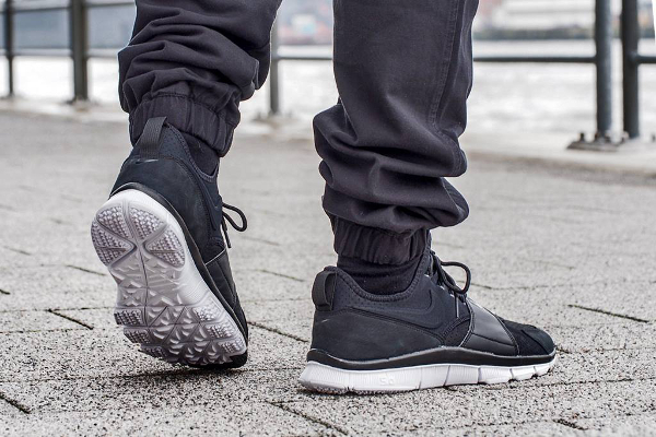 Nike free ace leather black top