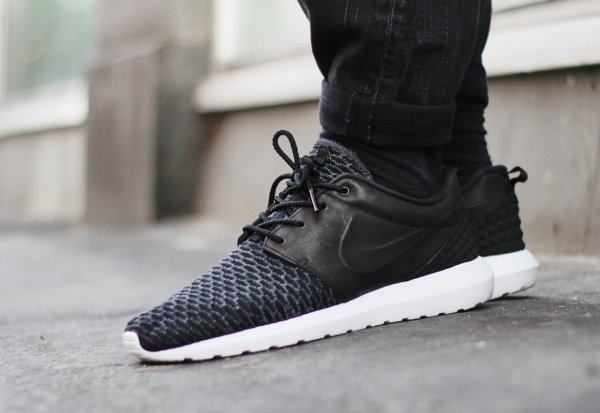 Nike Roshe One Flyknit Premium Black Dark Grey  (1)