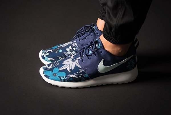 Nike Roshe Run Aloha Floral Midnight Navy (1)