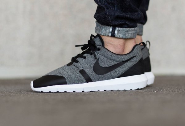 Nike Roshe Run NM Fleece TP Tech Pack