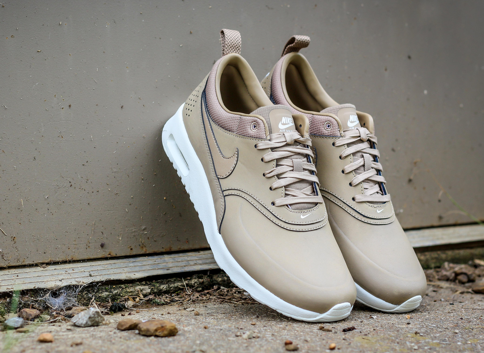 nike air max thea premium desert camo beige