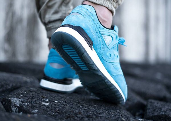 Saucony Grid SD Light Blue aux pieds (1)