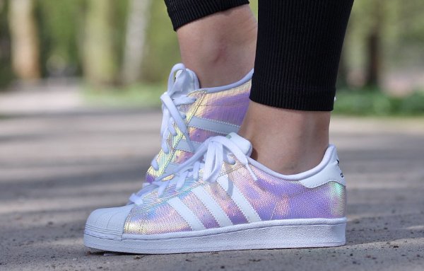 Adidas superstar holographique argenté et blanche sale