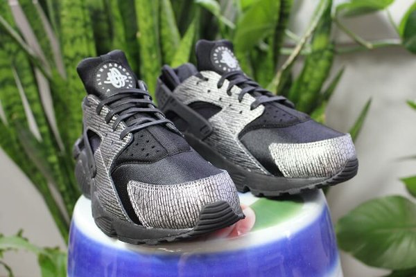 Nike Air Huarache imprimé reptile gris (1)