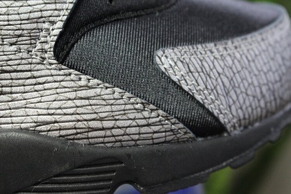 Nike Air Huarache imprimé reptile gris (4)