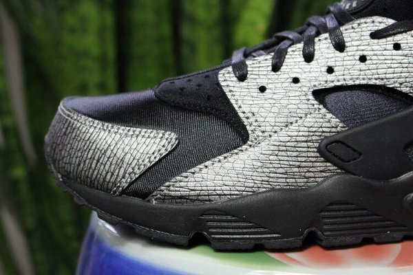 Nike Air Huarache imprimé reptile gris (8)