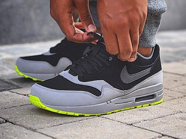 Nike Air Max 1 Neon - Sneakerwonderland