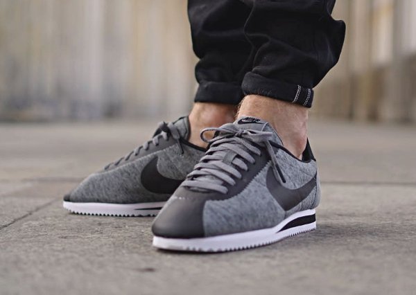 nike cortez grise et noir