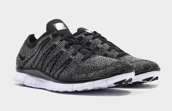 Nike Free Flyknit NSW noire et blanche (2)