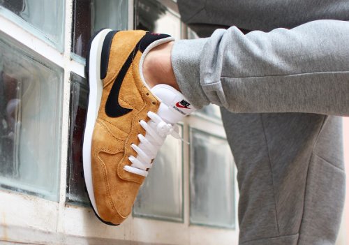 nike bronze internationalist trainers