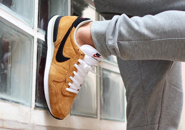 Nike Internationalist LTR Bronze Black Beige 1 600x421