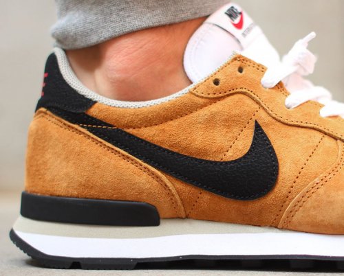 nike bronze internationalist trainers