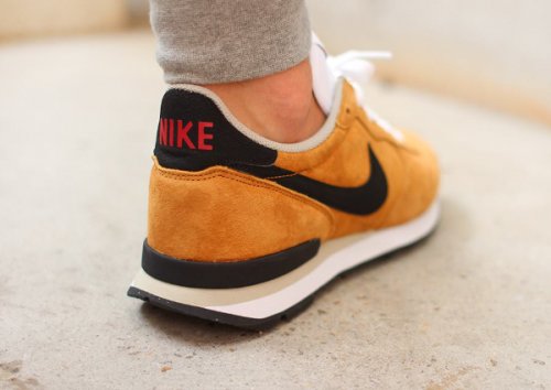 nike bronze internationalist