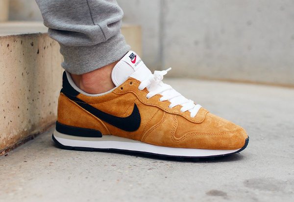 Nike Internationalist Leather Bronze pas cher (1)