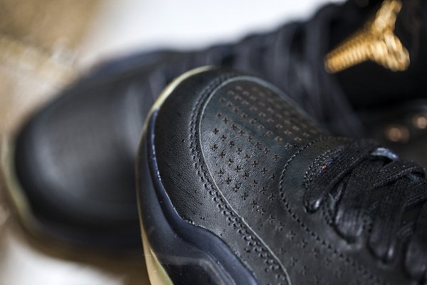 Nike Kobe X Mid EXT Black Gum Gold Sneakers actus