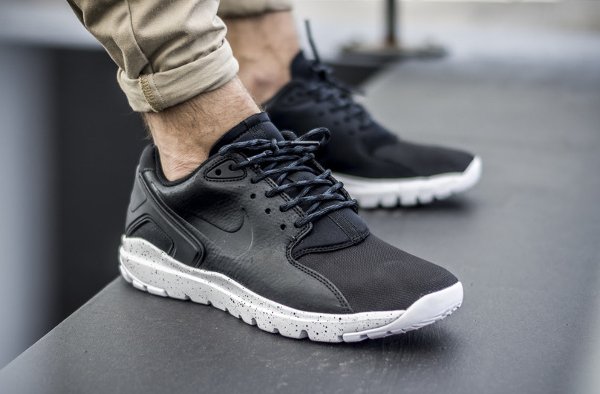 Nike Koth Ultra Low noire et blanche (1)