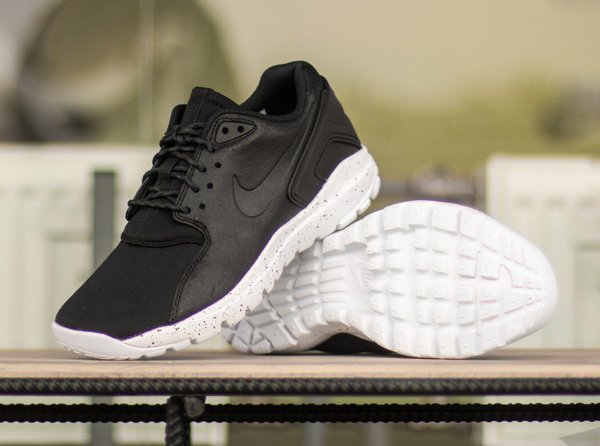 Nike Koth Ultra Low noire et blanche (3)