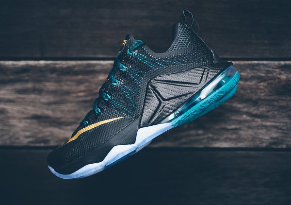 Nike Lebron XII Low Black Radiant Emerald (1)