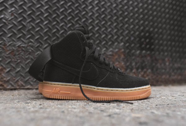 Nike Wmns Air Force 1 Hi Suede Black (1)