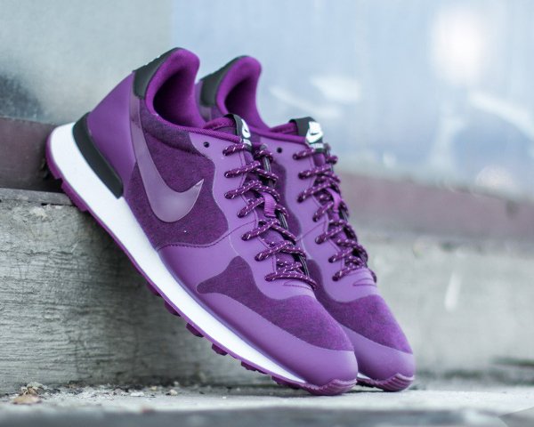 Nike internationalist purple on sale