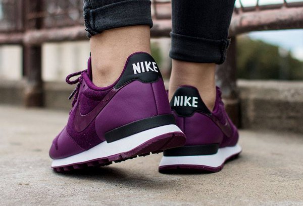 Nike Wmns Internationalist TP Mulberry White Black 2 600x409