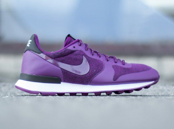 Nike Wmns Internationalist TP Mulberry White Black 4 600x443