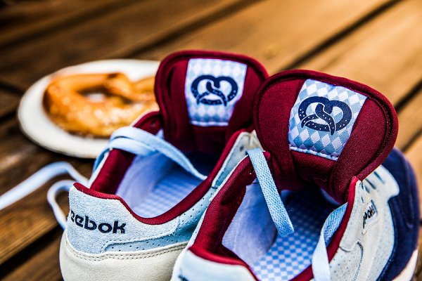 Reebok Classic Leather International Denim Navy Cream (2)