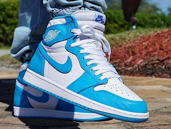 Air Jordan 1 Retro High OG UNC Powder Blue pas cher (1)