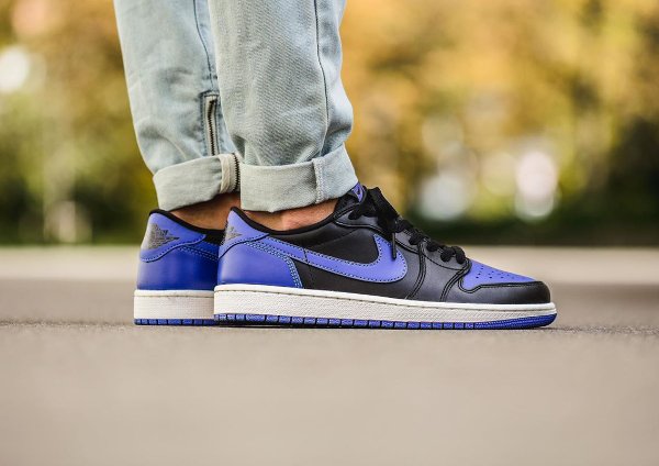 Air Jordan 1 Retro Low OG Black Royal Blue (2)