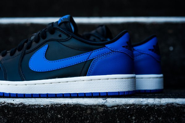 Air Jordan 1 Retro Low OG Black Varsity Royal (2)