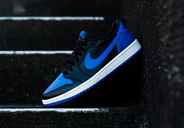 Air Jordan 1 Retro Low OG Black Varsity Royal (7)