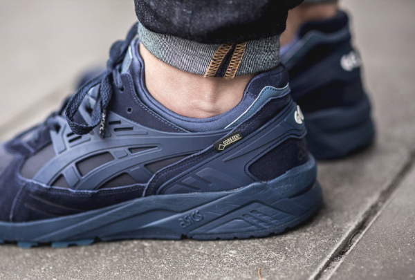 asics bleu foncé