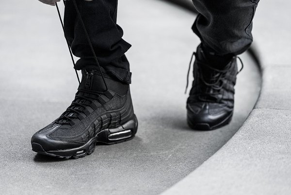 nike air max 95 triple black on feet