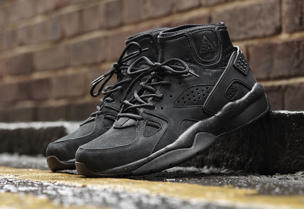 nike air mowabb black