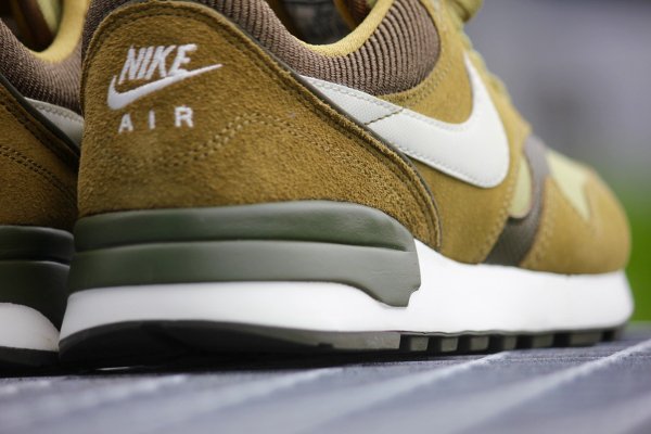 Nike Air Odyssey  Suede vert olive (6)