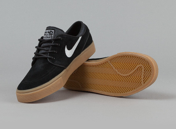 Nike janoski negras y marrones hot sale