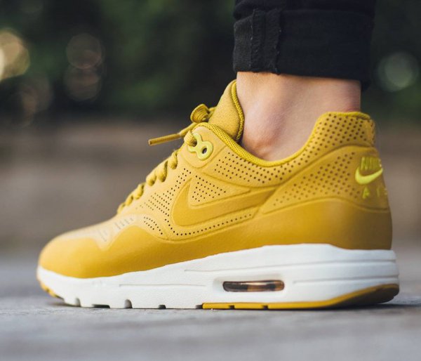 Nike Wmns Air Max 1 Ultra Moire 'Dark Citron' (1)