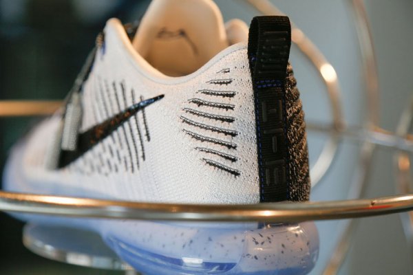 NikeLab Kobe X Flyknit White Black (2)