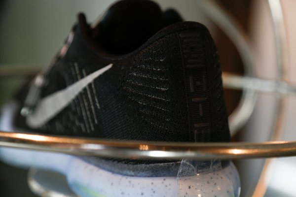 NikeLab Kobe X Flyknit White Black (4)